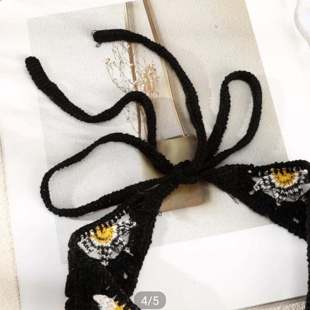Crochet Bandana Headscarf Daisy Flowers - Picture 4 of 9